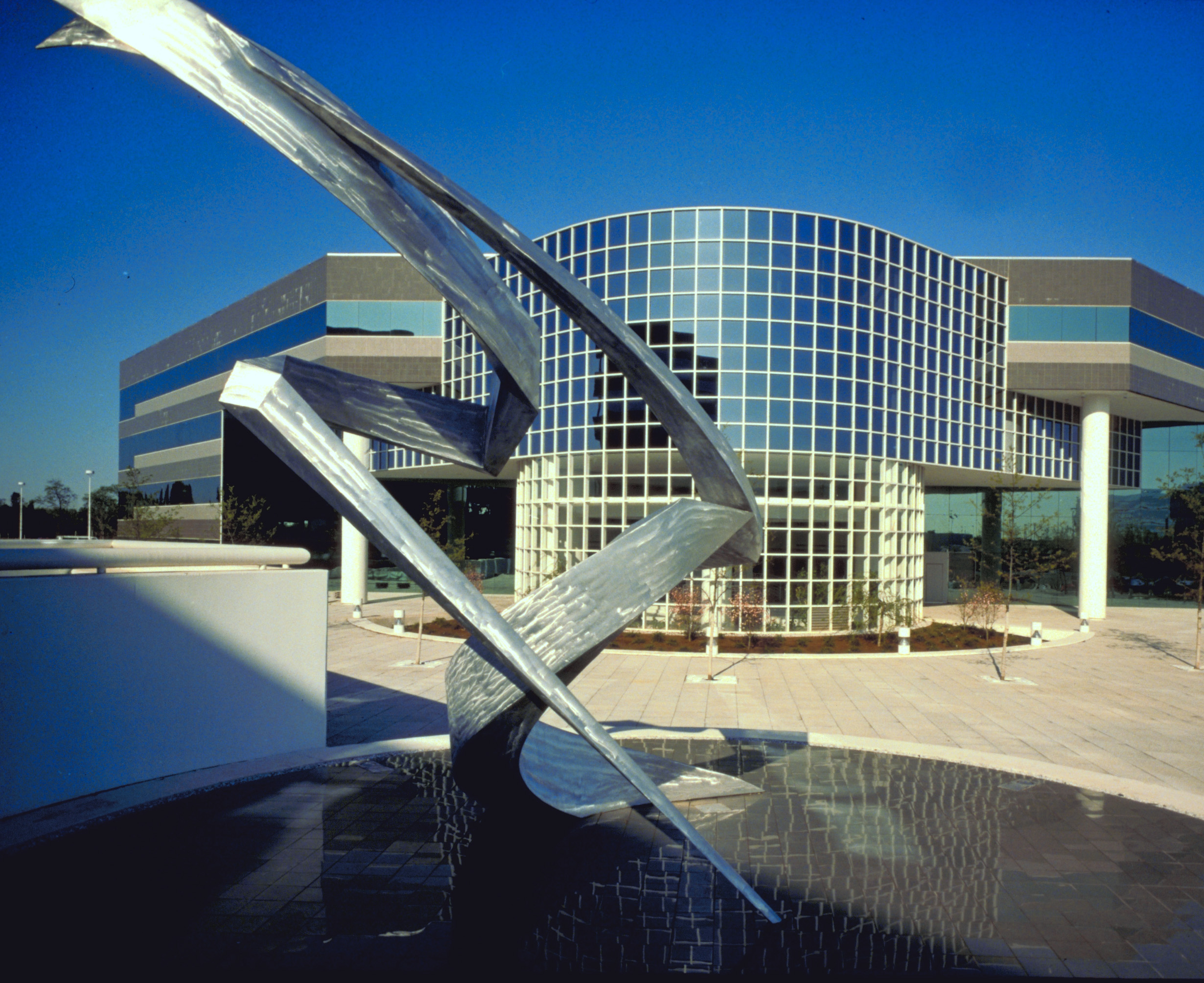 Mantis sculpture by Stephen Solomon